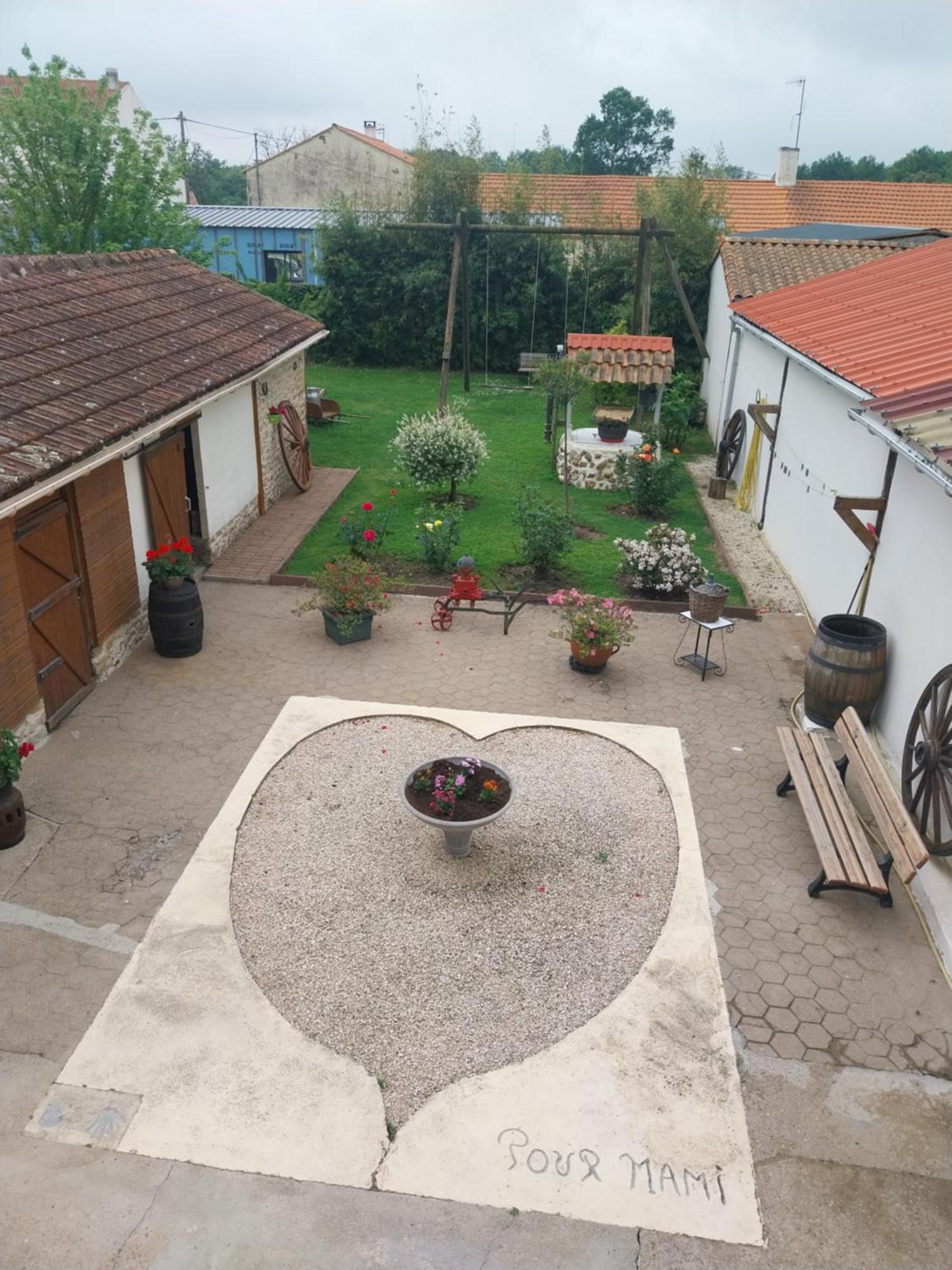 Chambre D Hote Les Frangins Avrille  Luaran gambar